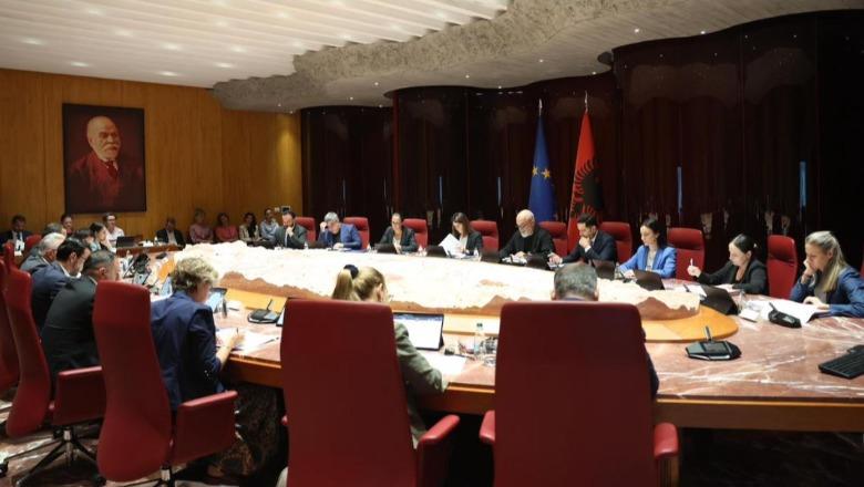 Nga mjedisi te administrimi i objekteve të konfiskuara dhe kriteret për medaljen e shërbimit të Rendit Publik, vendimet e miratuara në mbledhjen e Qeverisë