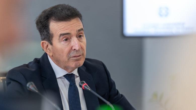 ‘Call center’-at mashtrues në Shqipëri, ministri grek: Shënjestrojnë të moshuarit, do të arrestohen të gjithë