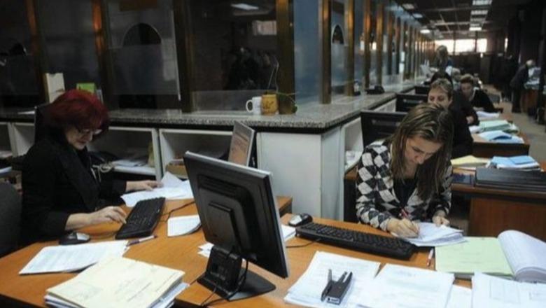 Fatos Çoçoli: Tre plagët dhe dhimbshuria e administratës publike