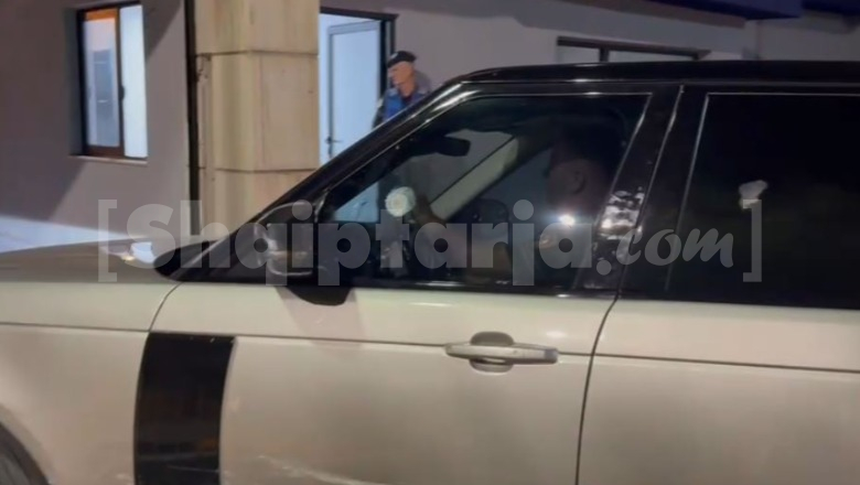 Grupi i armatosur mësyu në Regina Palm të Vasil Bedinajt, sekuestrohet një ‘Range Rover’