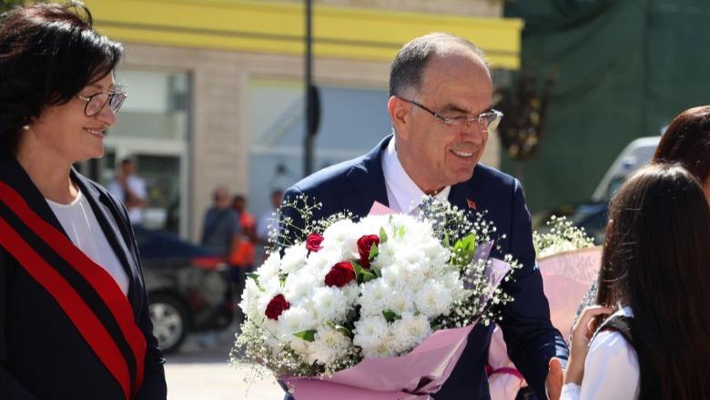 Presidenti Begaj vizitë në Përmet, vlerëson modelin e zhvillimit të qytetit: S’është vetëm vendi i mikpritjes e bujarisë, por edhe vendi i besimit fetar e objekteve të kultit