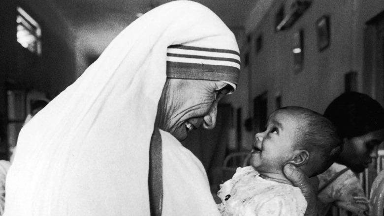 10 vite nga shenjtërimi i Nënë Terezës, humanistja shqiptare që ia kushtoi jetën të varfërve
