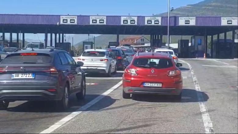 Fundjava sjell fluks në Morinë, mbi 15 mijë qytetarë të Kosovës hyjnë në Shqipëri në 4 orë