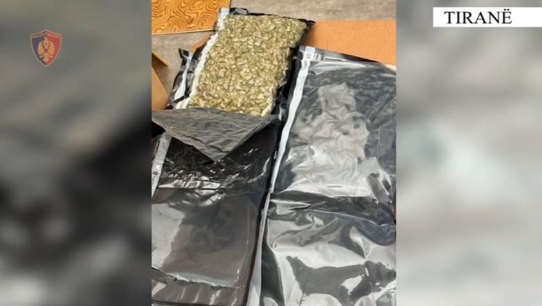 Porositi gati 5 kg kanabis nga SHBA, i riu frikësohet të tërheqë pakon në postën e Shkodrës! Pas 2 javësh në vëzhgim, kapet në banesë në Bathore (VIDEO)