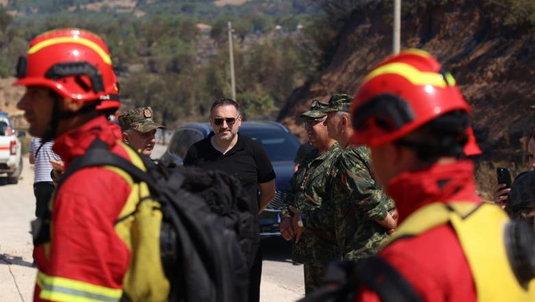 Himara pas natës së tmerrit, ministri Nufi: Situata totalisht nën kontroll! Zjarri dogji 6 banesa, nuk pati të lënduar