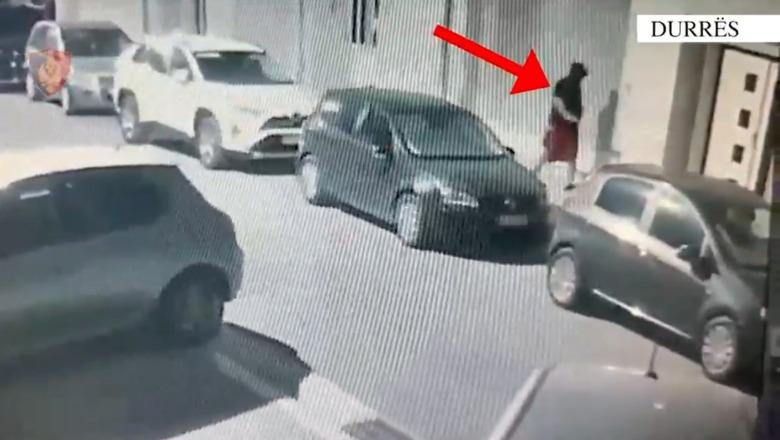 Tritoli me celularin pranë makinave të parkuara në Durrës, policia arreston dy të dyshuarit