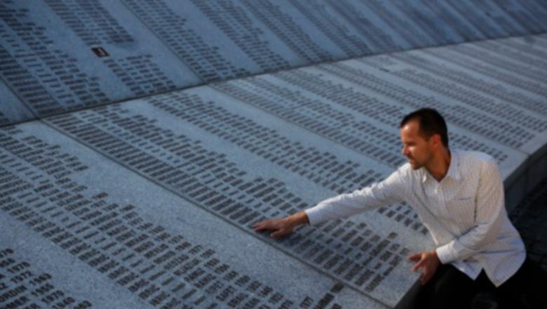 Rrëfehet Nexhad Avdiç, i mbijetuari i Srebrenicës: Shpëtova duke u shtirur si i vdekur! Homazhet për Mlladiçin në Beograd? Nuk më habisin, Serbia është e sëmurë nga nacionalizmi
