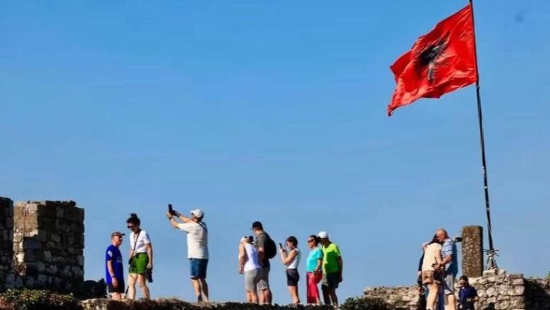 Kalaja e Rozafës tërheq më shumë vizitorë, Rama: Mbi 27 mijë turistë në gusht, 11% rritje krahasuar me një vit më parë