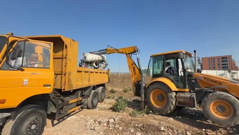 Pastrohet një tjetër vatër mbetjesh në Lumin e Tiranës, Bashkia ndërhyn pranë Urës së Paskuqanit (VIDEO)