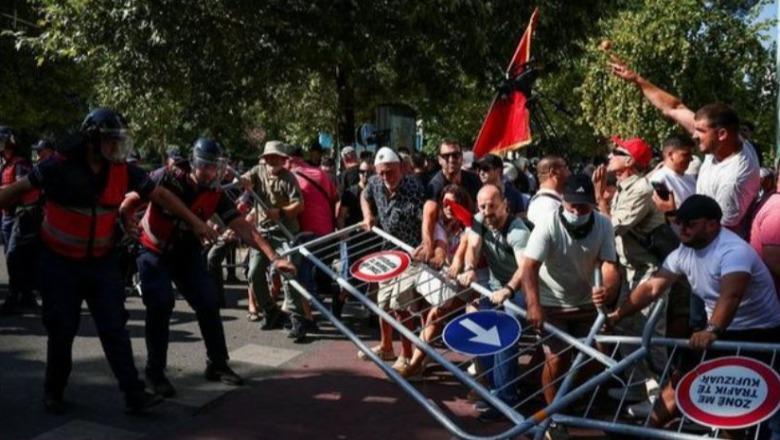 Ylli Pata: Katalogu politik i revolucionit permanent