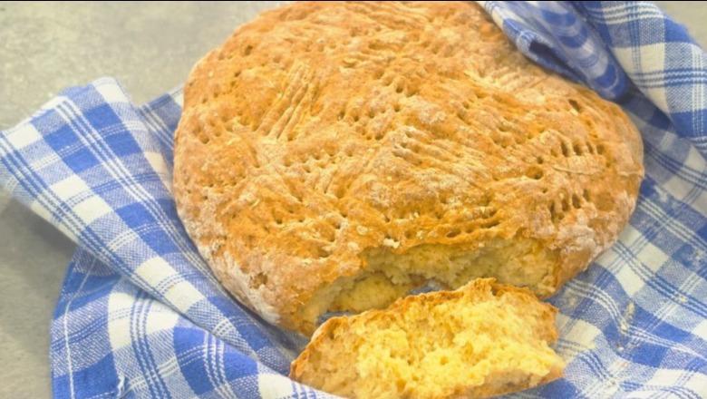 Kulaç me kos nga zonja Mirela, receta e gjyshes që nuk dështon kurrë!