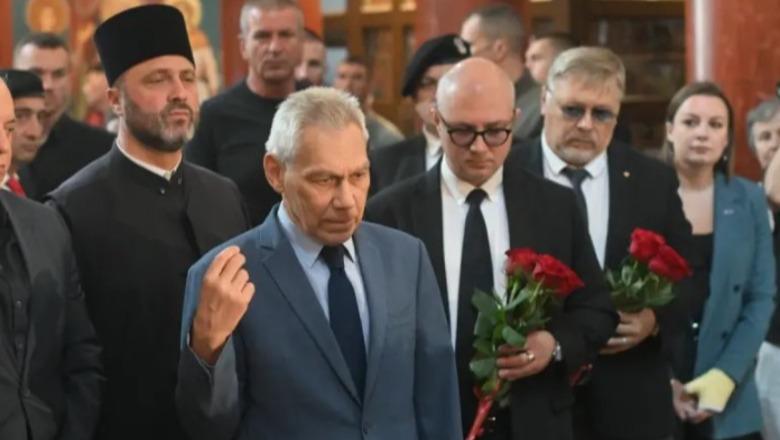 Rusia i bën homazhe Ratko Mlladiçit, Ambasadori rus në Beograd përkulet para arkivolit të arkitektit të masakrës së Srebrenicës (VIDEO)