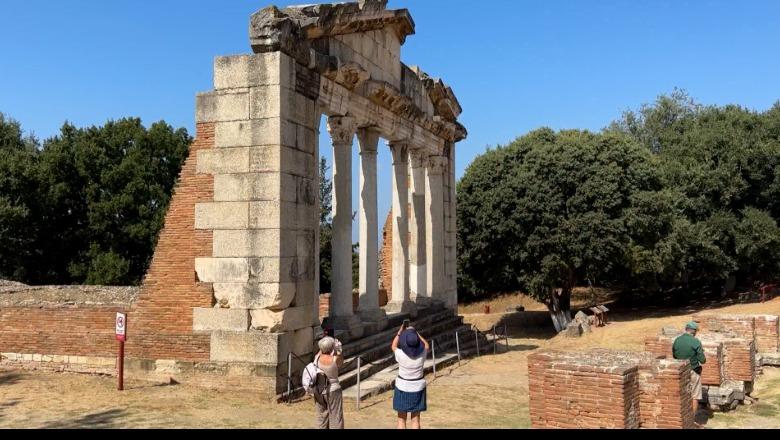 Apoloni/ Zbulimet e reja arkeologjike tërheqin turistët, në 8 muaj mbi 92 mijë persona vizituan parkun arkeologjik