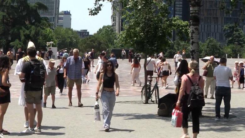 Tregu i punës ‘i etur’ për staf, 43 mijë vende bosh në 6 muaj! Më shumë punonjës kërkon turizmi, ndërtimi dhe industria