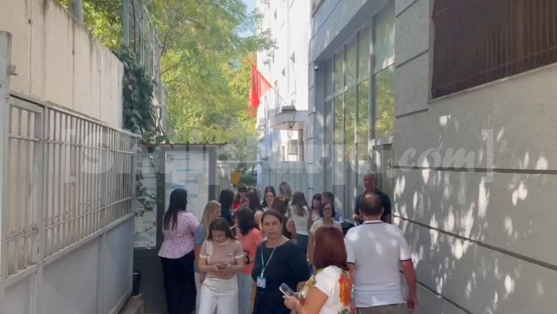 Ngërçi me pagat, edhe administrata e Dhomës Penale në Gjykatën e Tiranës në bojkot, bllokon shërbimet 