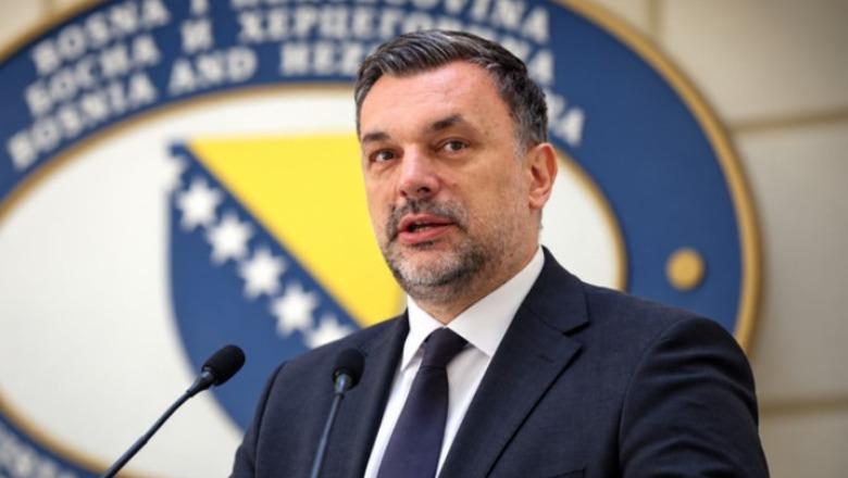 Pas funeralit të Mlladiçit, Bosnja dëbon atasheun ushtarak dhe përfaqësuesin e BIA-s në Ambasadën serbe! Ministri i jashtëm: Kanë 48 orë të largohen, me këtë Serbi s’ka marrëdhënie të fqinjësisë së mirë