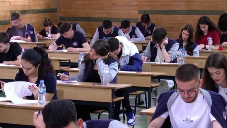 Rezultatet e ‘Pisa 2025’/ Shqipëria rritje në renditje, por gjysma e nxënësve 15-vjeçarë janë analfabetë funksionalë