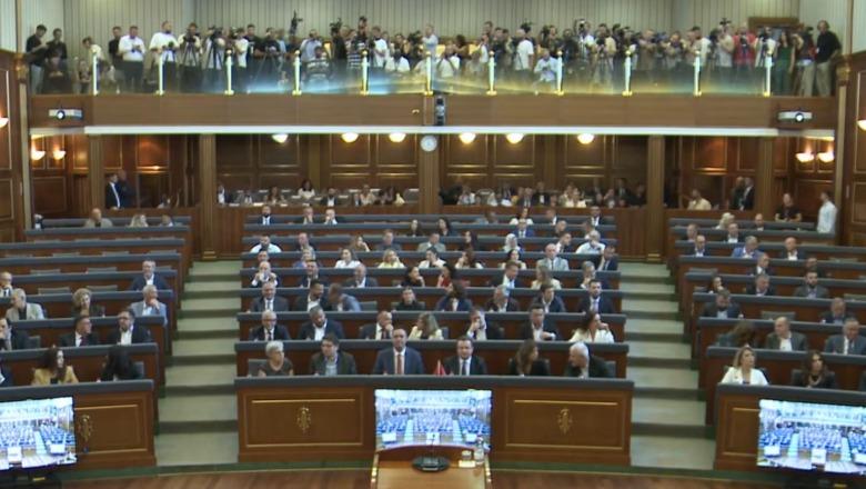 Nis seanca në Kuvendin  Kosovës, Haxhiu zgjidhet kryetare me 62 vota, Çitaku kandidon për nënkryetare! Aleanca bojkoton 