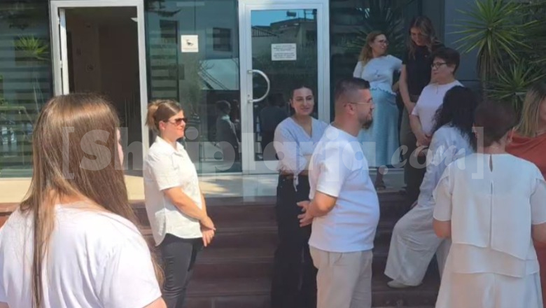 Ngërçi me pagat në drejtësi, administrata e Gjykatës Administrative në Lushnjë 2 orë bojkot