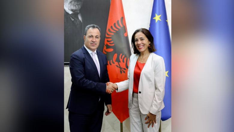 Pas Ramës, ambasadorja e re e Bashkimit Europian takohet me Peleshin: Në fokus integrimi në BE (VIDEO)