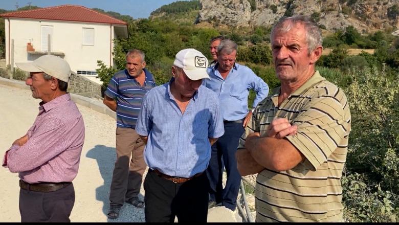 Elbasan/ Protesta në Letan kundër gurores, qytetarët ngrenë zërin: Na mbyti me pluhur, nuk hapim dot dritaret!