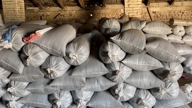 Lushnje, 900 ton luledielli mbeten stok në magazina, s’ka treg për shitje! Fermerët: Duhet të hapen fabrika, pa indrustri jemi të falimentuar
