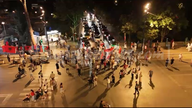 Skënder Minxhozi: Banalizimi i protestës dhe elita e vjetër politike