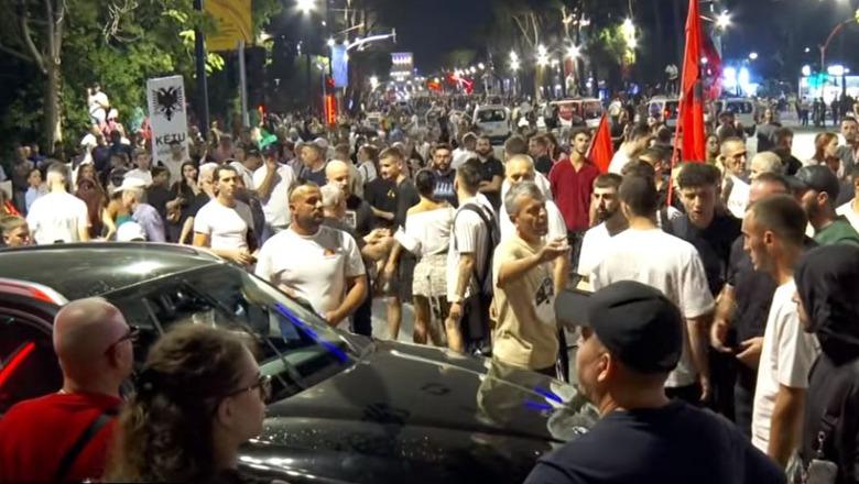 Filip Çakuli: Republika popullore e protestës