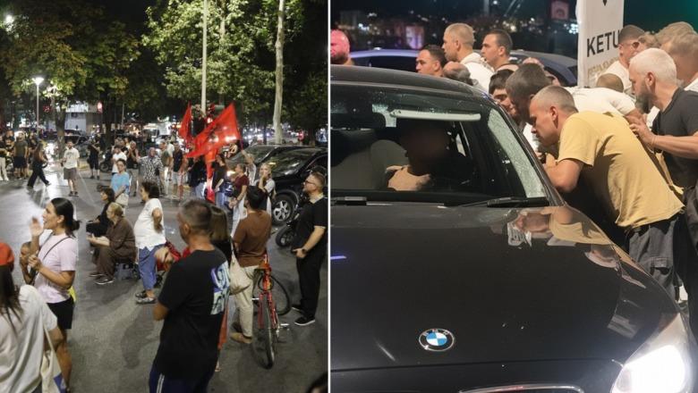 Një grup bllokoi rrugët e Tiranës, rrethoi dhe sulmoi një makinë! 