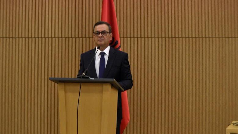 Ngërçi me pagat/ Sadushi: Nuk po negociojmë çmimin, qeveria s’mund të zvogëlojë pagën
