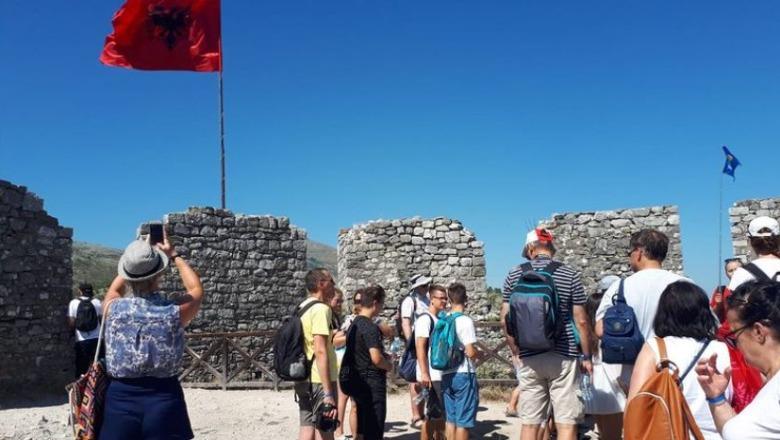 RAPORTI/ Turistët shpenzuan në Shqipëri 2.3 miliardë euro në gjysmën e parë të vitit!
