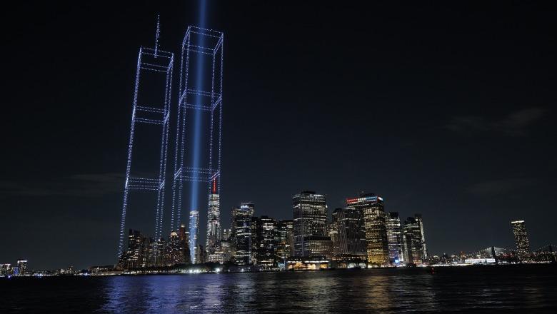 25-vjetori i sulmit të 11 shtatorit/ Një dritë për çdo viktimë, spektakël me 2,977 dronë në New York! Marrin formën e Kullave Binjake