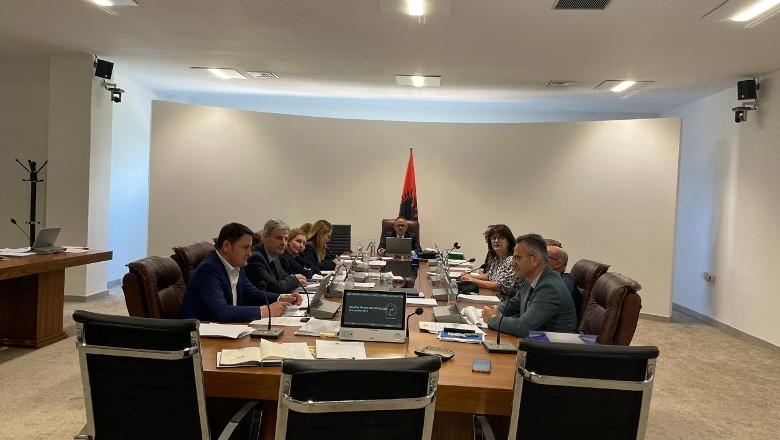 Fatos Çoçoli: (A)moraliteti dhe gropa ekonomike e pagës për t’u shtuar sërisht ndjeshëm të magjistratëve