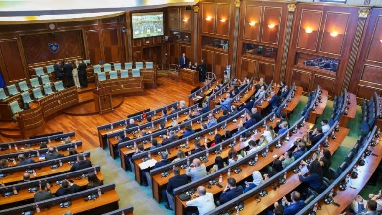 Kriza në Kosovë, sot vazhdon seanca konstituive! Vetëvendosje pritet të votojë Vlora Çitakun dhe Kujtim Shalën për nënkryetarë të Kuvendit