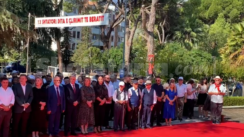 82-vjetori i çlirimit të  Beratit, homazhe dhe nderime në varrezat e Dëshmorëve