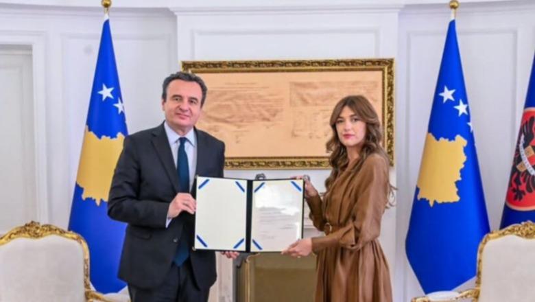 Albulena Haxhiu mandaton Albin Kurtin për formimin e Qeverisë së re të Kosovës