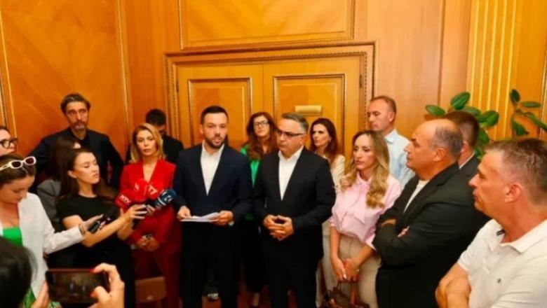 PDK dhe Aleanca bojkotojnë seancën për Qeverinë e re: Procesi është jokushtetues