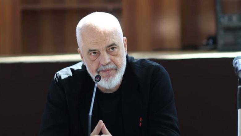 ‘Territorialja’/ Rama në Poliçan, takim me banorët: Shërbimet nuk do të ikin askund! 