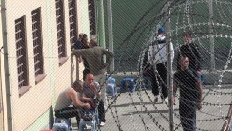Kontrolle me urdhër të SPAK në burgun e Bradasheshit, zbulohet alkool dhe një pajisje për përhapjen e internetit