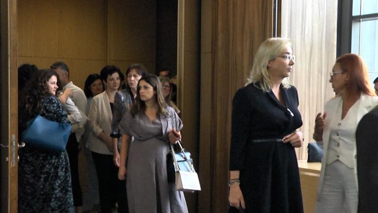 Pagat e magjistratëve/ Mazhoranca drejt miratimit të rritjes sa 2% e pagës së Presidentit: Ruajmë balancën në buxhet! Opozita kundër: Situata prej arrogancës së Qeverisë