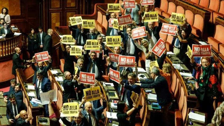 Itali/ Senati miraton me 113 vota pro ndryshimet në kodin zgjedhor, pritet ‘vula’ e Dhomës së Deputetëve! Opozita proteston: Jo ligjit mashtrues!