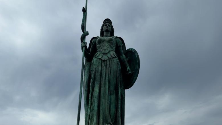 Shtatorja e Mbretëreshës Teuta vendoset në Shëngjin, vepra 9 metra e lartë u financua nga shqiptarët në diasporë