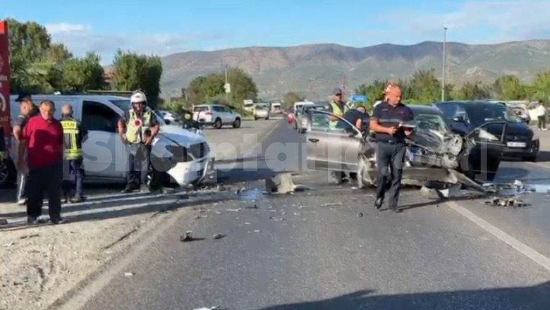 Aksident në superstradën Lezhë-Shkodër, përplases 3 automjete! 3 persona të plagosur