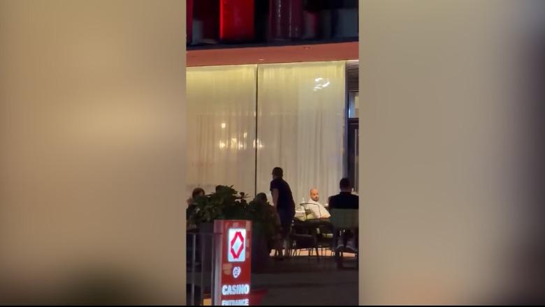 VIDEO/ “O hajdut”, protestuesit sulmojnë verbalisht Taulant Ballën teksa ishte ulur në kafe! Deputeti i PS-së: Të dëshpëruar, bërtisni rrugëve si pijanikët