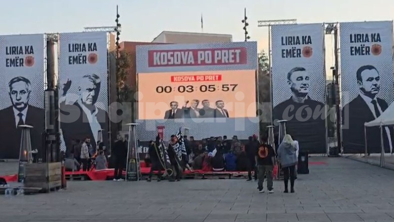 Ja si e gjeti mëngjesi Prishtinën! Qytetarët presin verdiktin për liderët e UÇK në shesh (VIDEO)