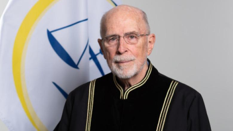 Kush është Charles Smith, amerikani që dënoi me 81 vjet burgim ish krerët e UÇK-së