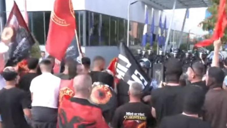 'O Hashim ti ku je, krejt Kosovën këtu e ke',  pas tensioneve te EULEX-i protestuesit mblidhen në qendër të Prishtinës