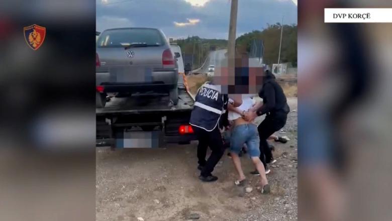 Operacion antidrogë në Korçë/ Tre të rinj kapen me rreth 6 kg kanabis në bagazhin e makinës, vihen në pranga pranë Qafë Thanës