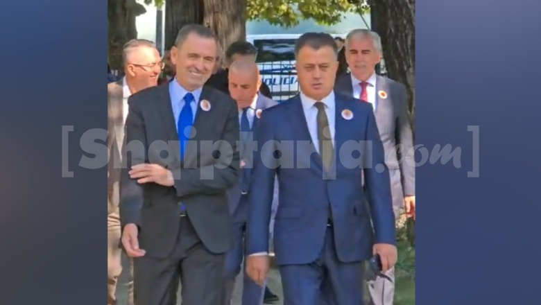 Dënimi i 4 ish-krerëve të UÇK-së në Hagë, deputetët e PD-së shkojnë në Kuvend me simbolet e UÇK-së