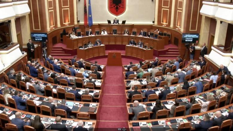 Sot Kuvend, 5 interpelanca në rend dite! PD: Të mos votohet drafti i PS për pagat e magjistratëve, të vijojmë me konsultimet! Rrëzohet kërkesa e opozitës për komisionin për ‘Kayo’